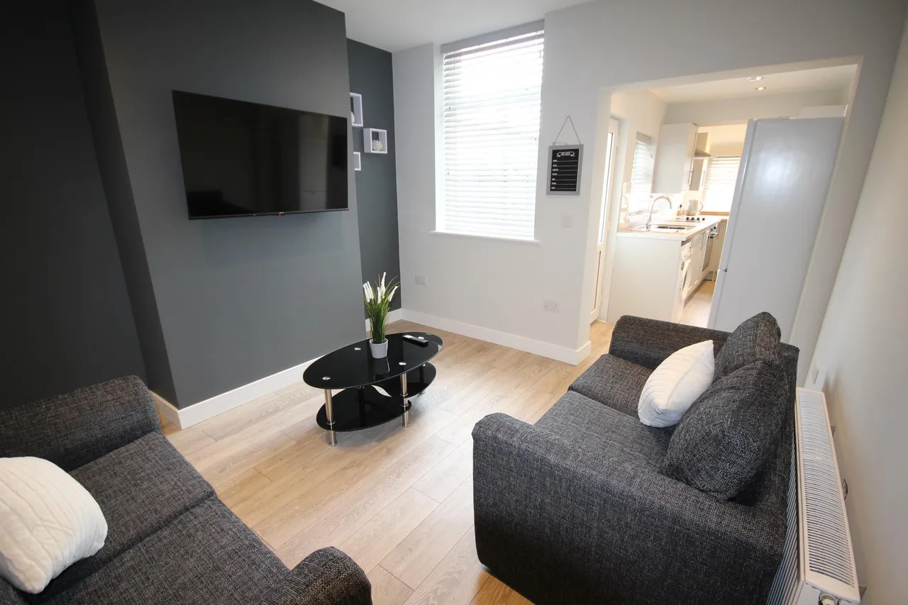Shobnall Street, Burton upon Trent, DE14, photo 2