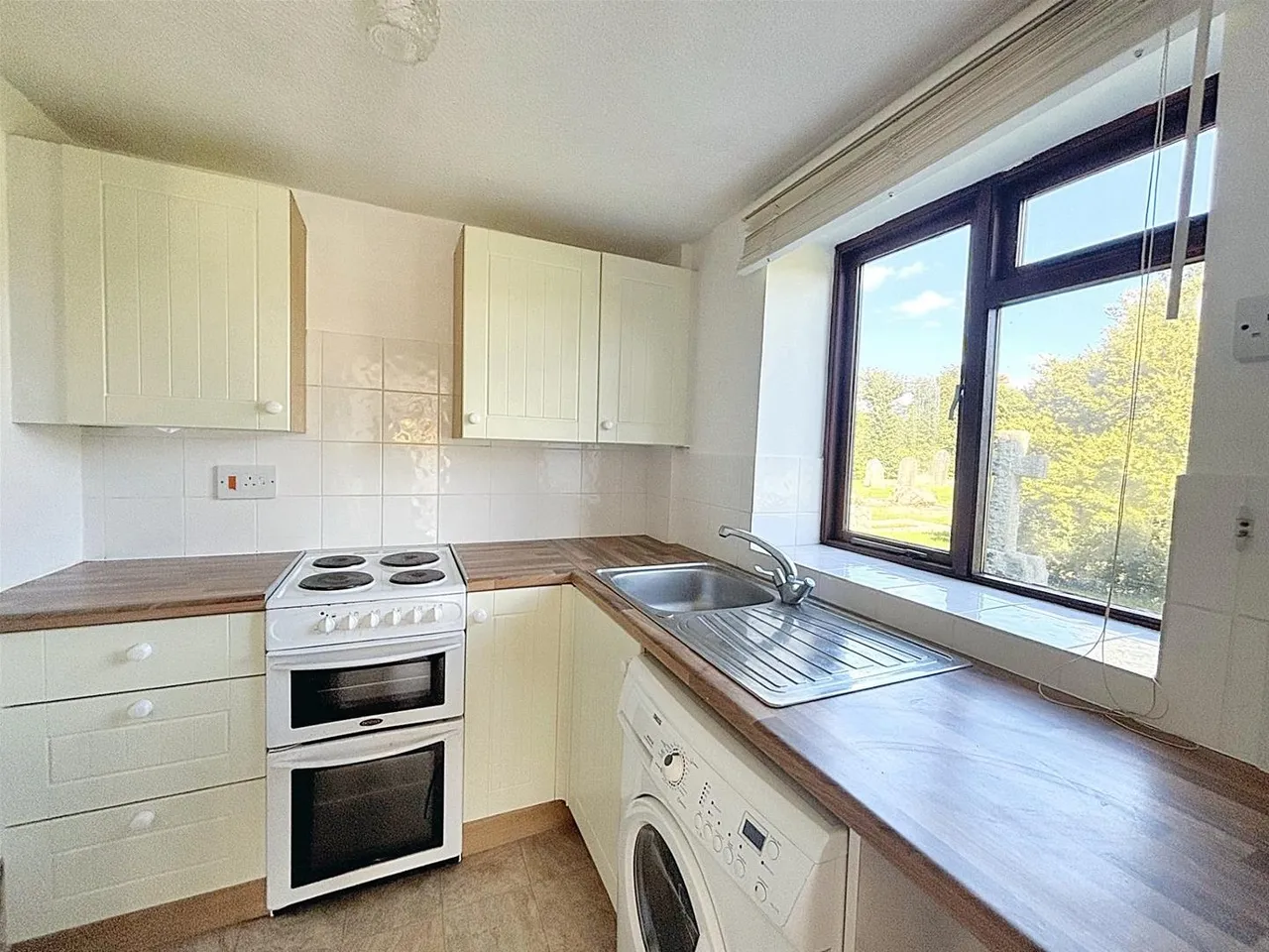 King Edwards Court, Shaftesbury, Dorset SP7 8BB, photo 2