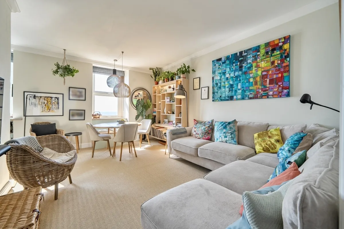 3 bed triplex to rent, Kingsway Hove, BN3