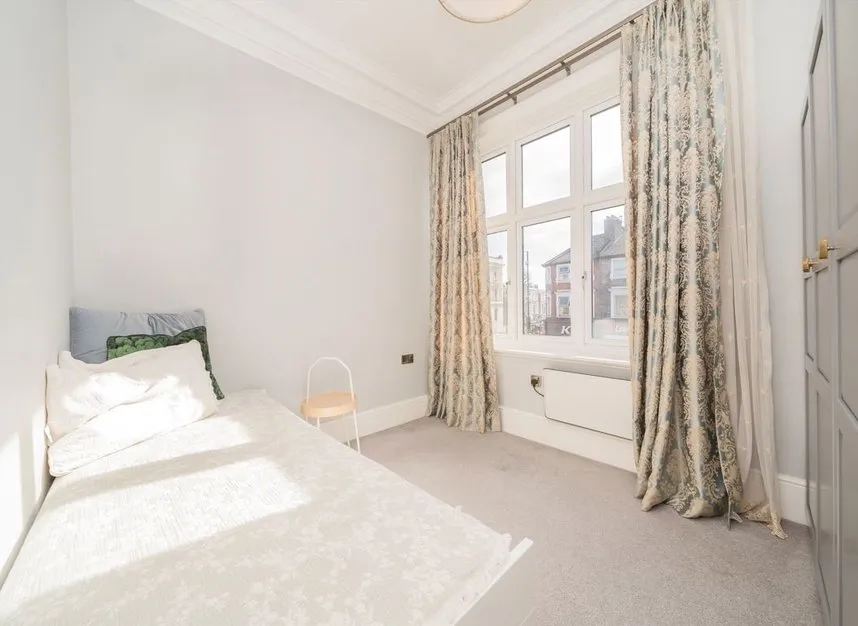 Uxbridge Road, Shepherds Bush, W12, photo 5