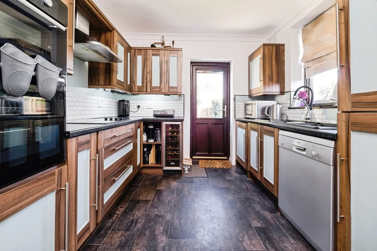Franmil Road, Hornchurch, Essex, RM12, photo 2