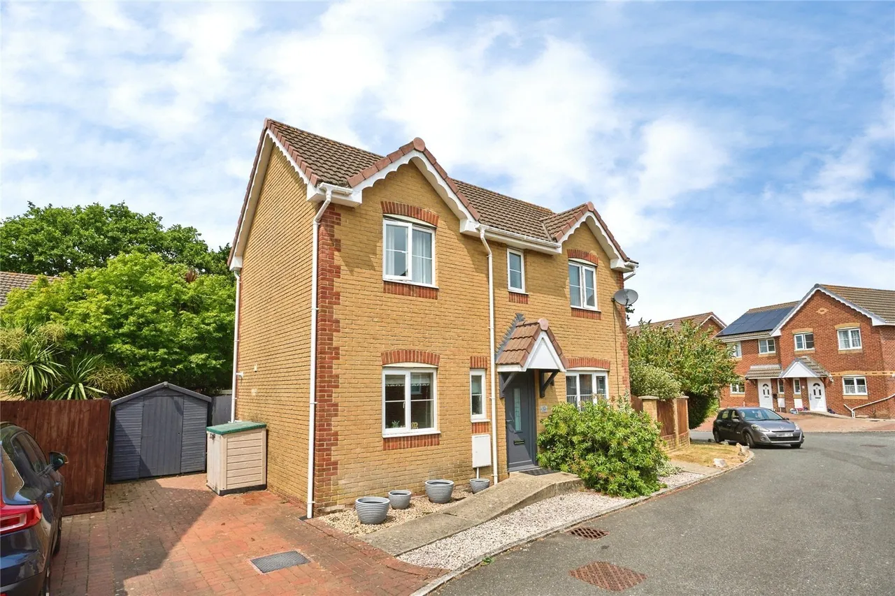 Glamis Gardens, East Cowes, PO32, photo 2