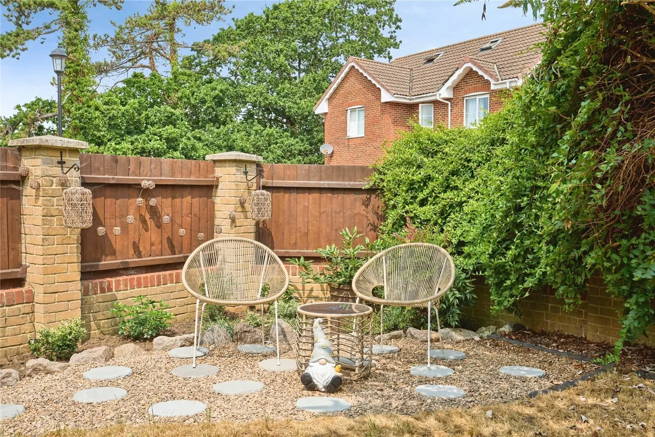Glamis Gardens, East Cowes, PO32, photo 11