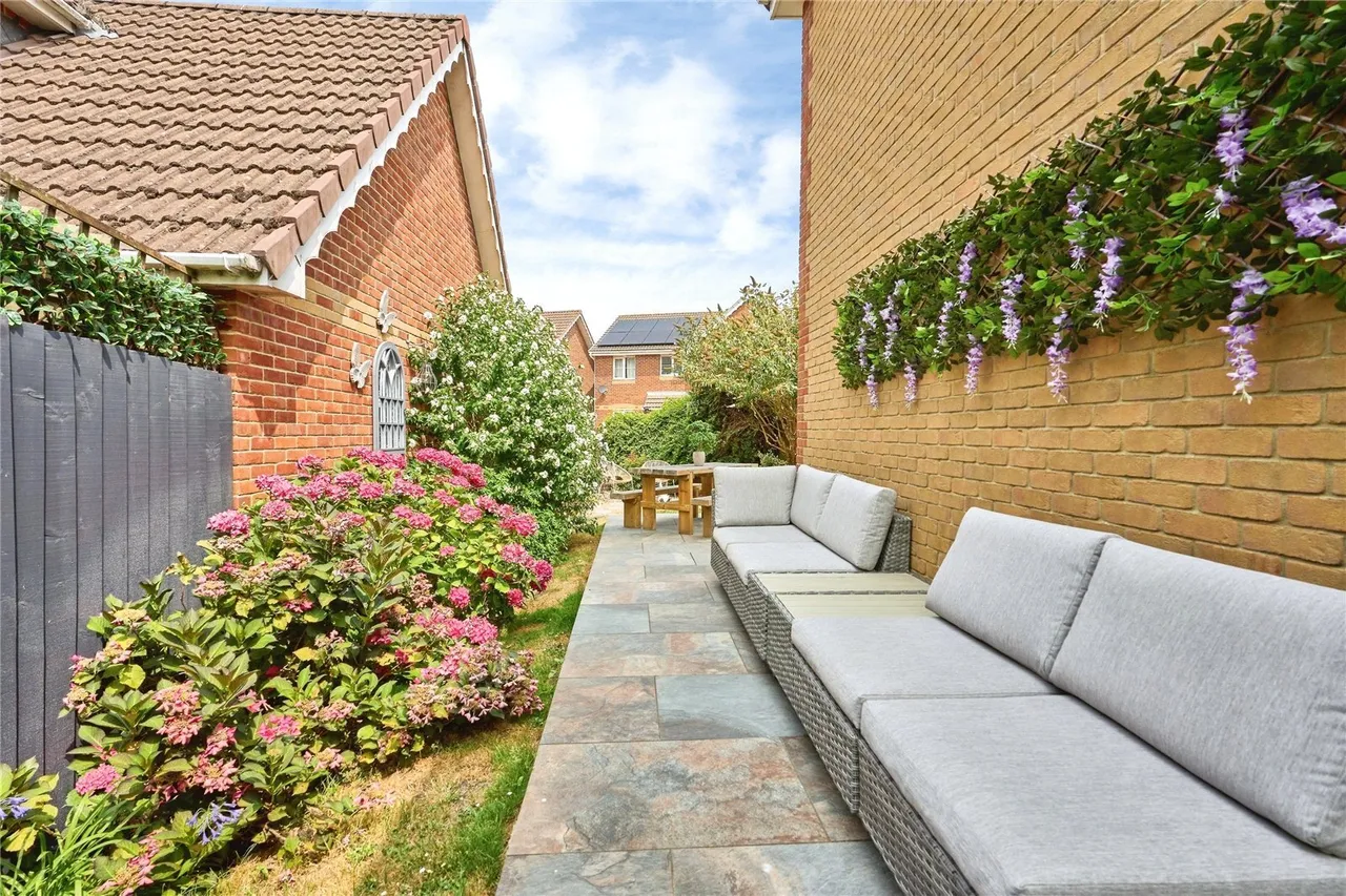 Glamis Gardens, East Cowes, PO32, photo 9