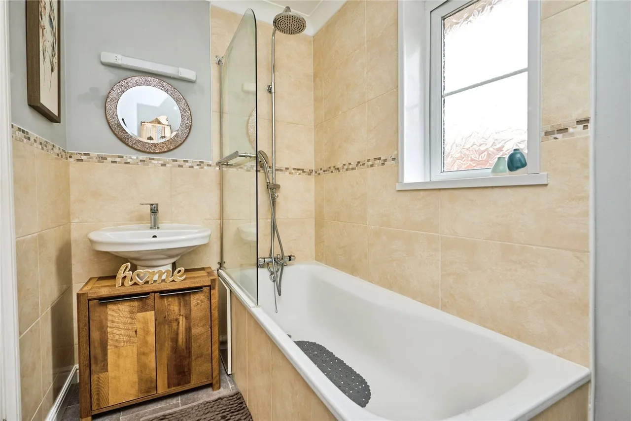 Glamis Gardens, East Cowes, PO32, photo 16