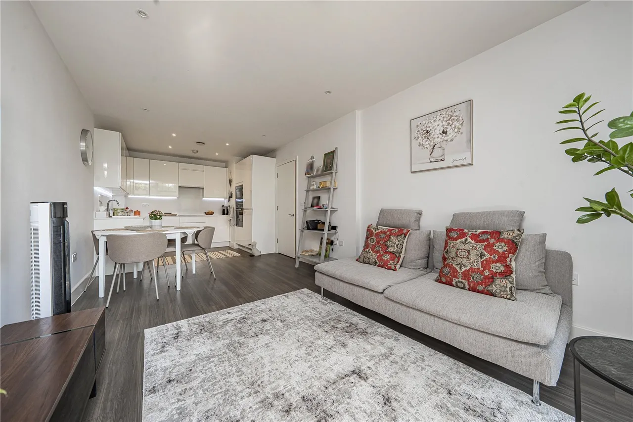 Frazer Nash Close, Isleworth, TW7, photo 2