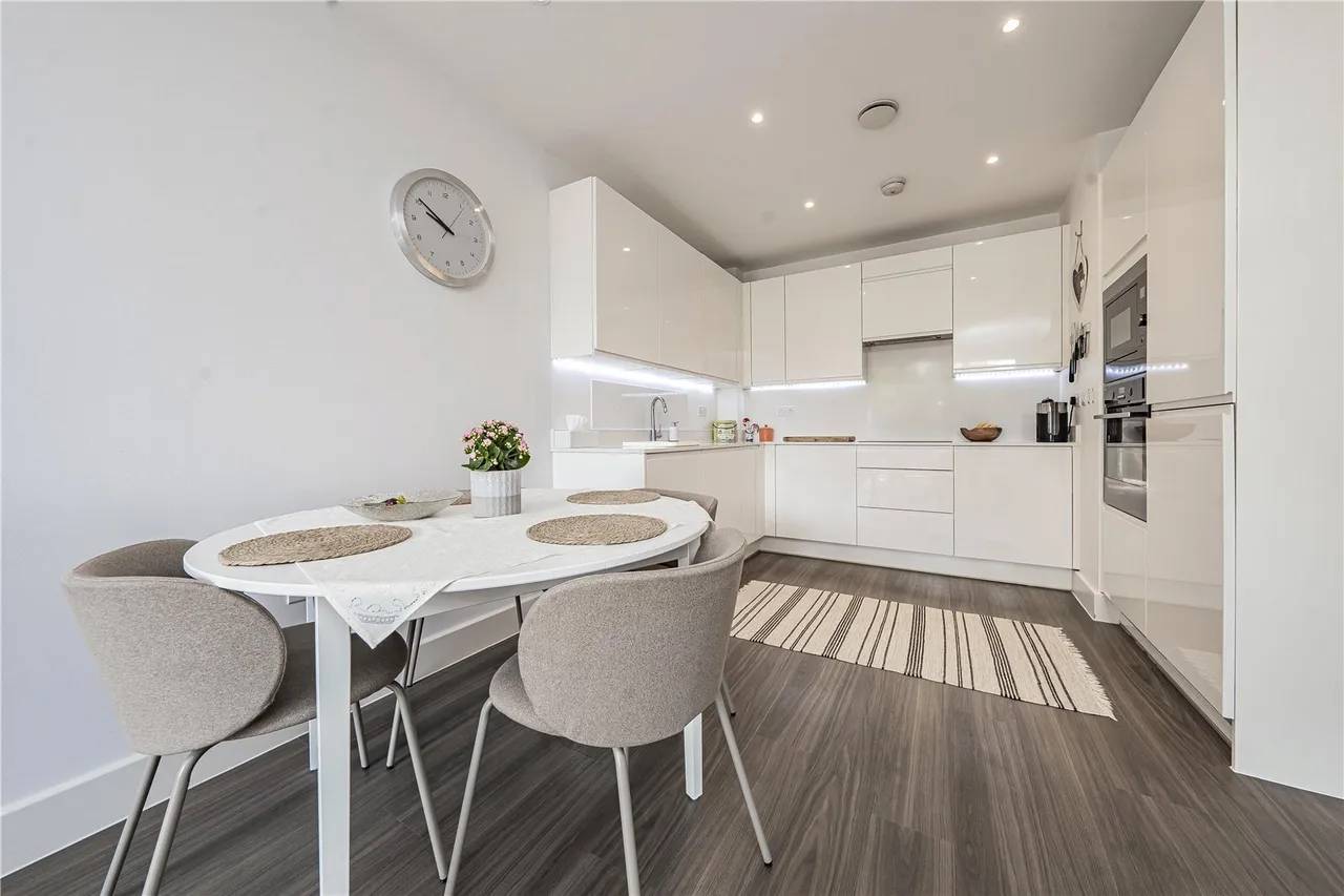 Frazer Nash Close, Isleworth, TW7, photo 7
