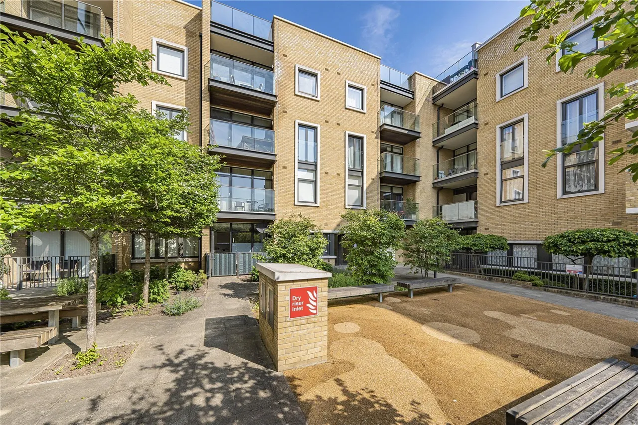 Frazer Nash Close, Isleworth, TW7, photo 10