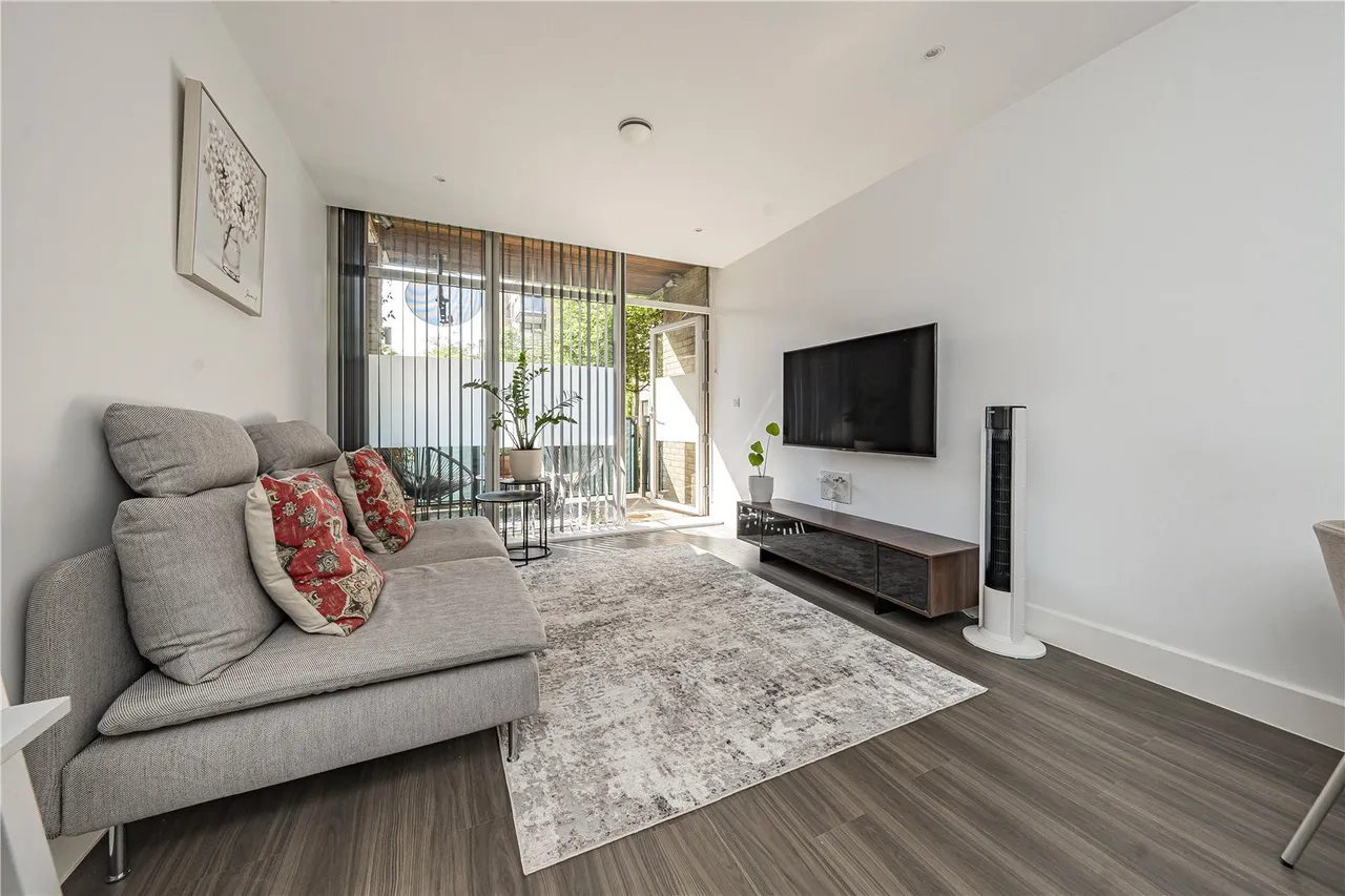 Frazer Nash Close, Isleworth, TW7, photo 6