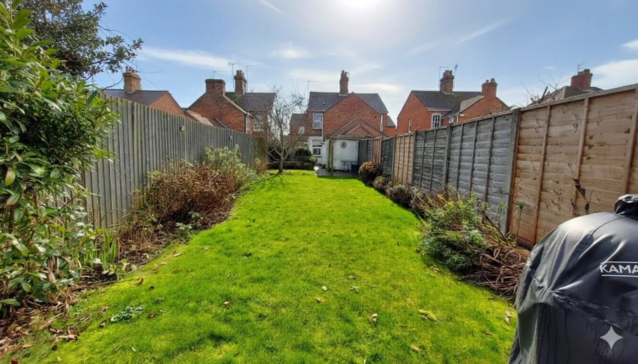 2 bed house for sale — Gladstone Street, Bourne, Lincolnshire, PE10