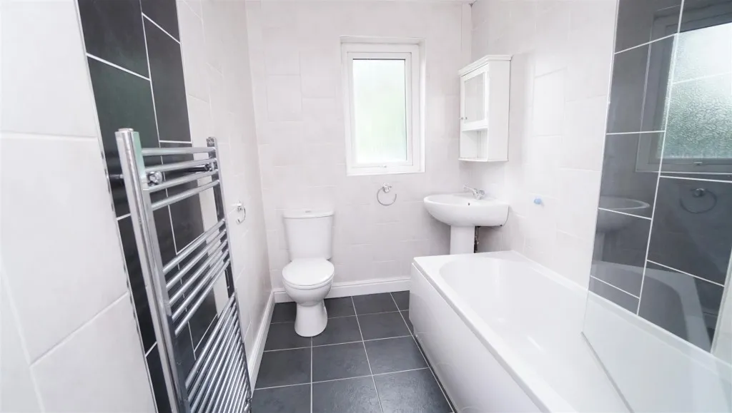 Haigh Hall Road, Greengates, photo 11