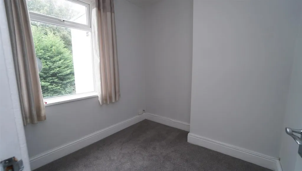 Haigh Hall Road, Greengates, photo 9