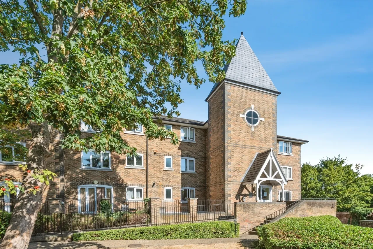 2 bed flat for sale, Cheam Common Road, Worcester Park, KT4