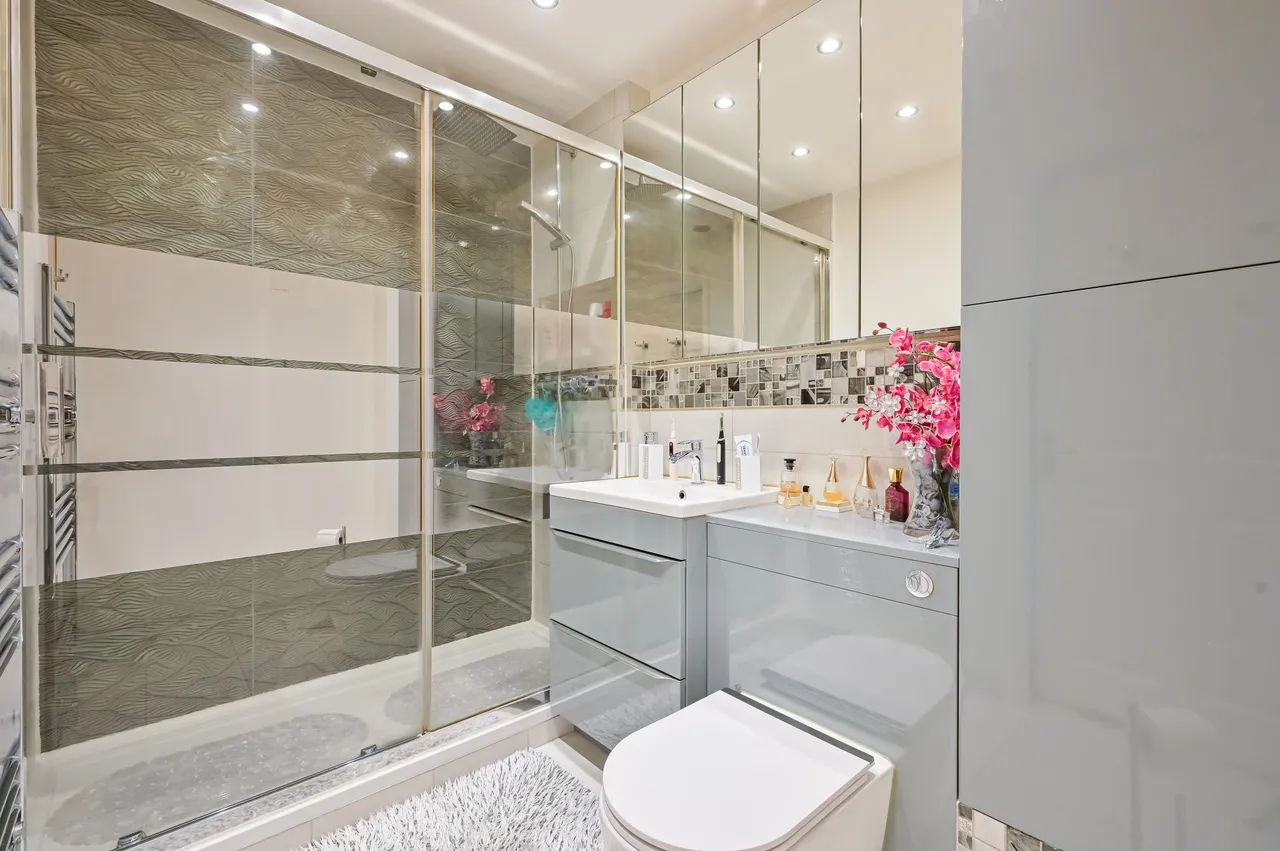 88 Albatross Close, London, photo 11