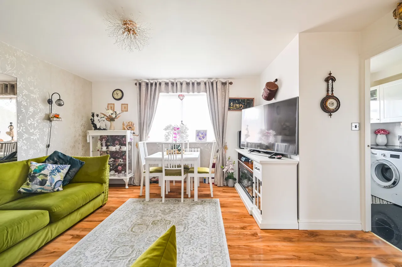 88 Albatross Close, London, photo 6