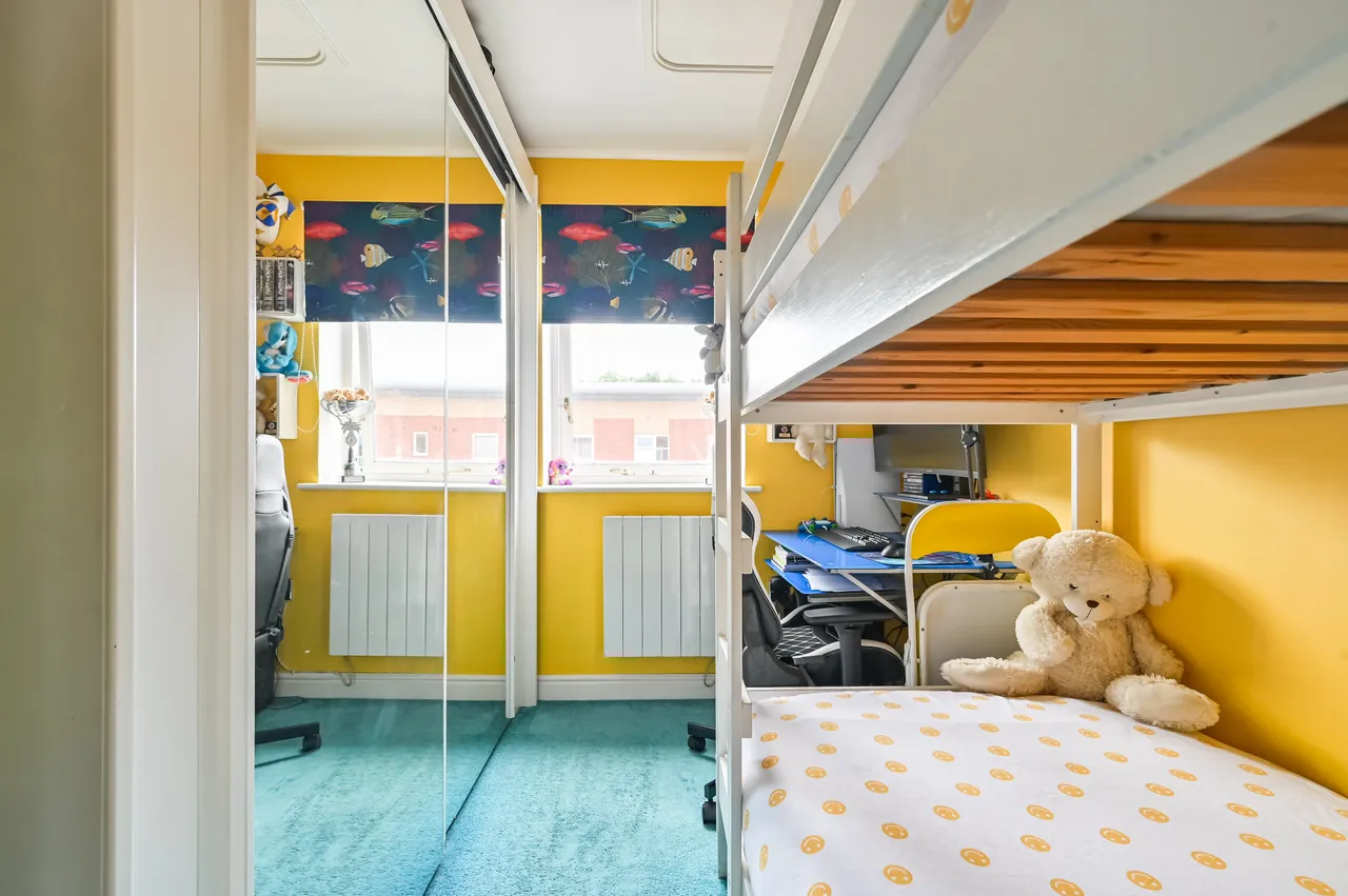 88 Albatross Close, London, photo 5
