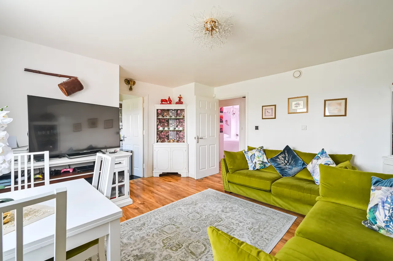 88 Albatross Close, London, photo 8