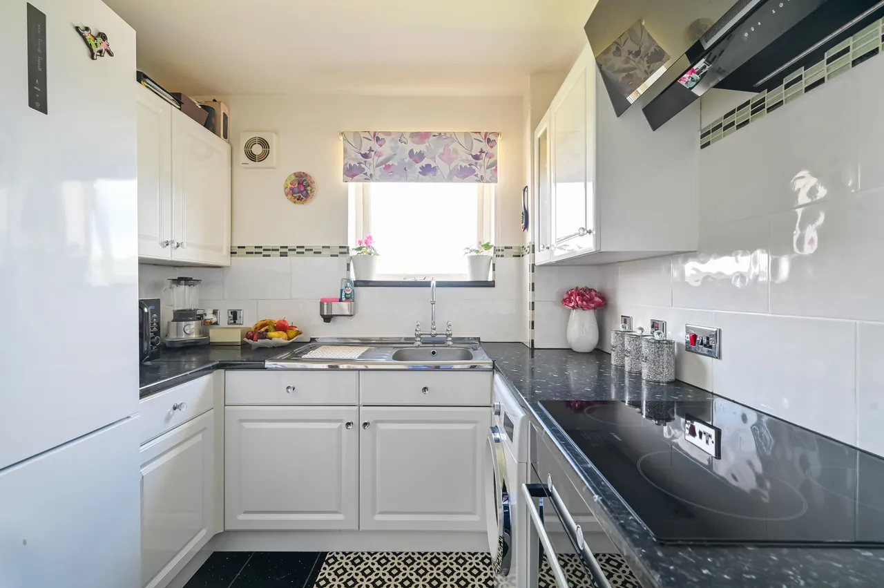 88 Albatross Close, London, photo 10