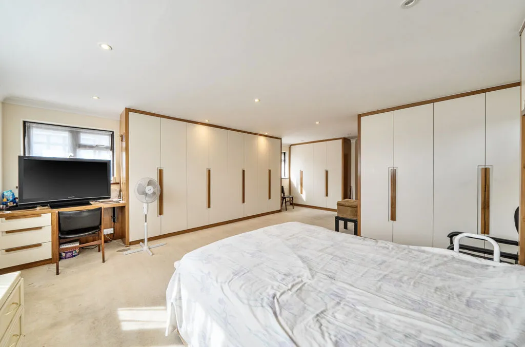 Brighton Road, Purley CR8 3AD, photo 9