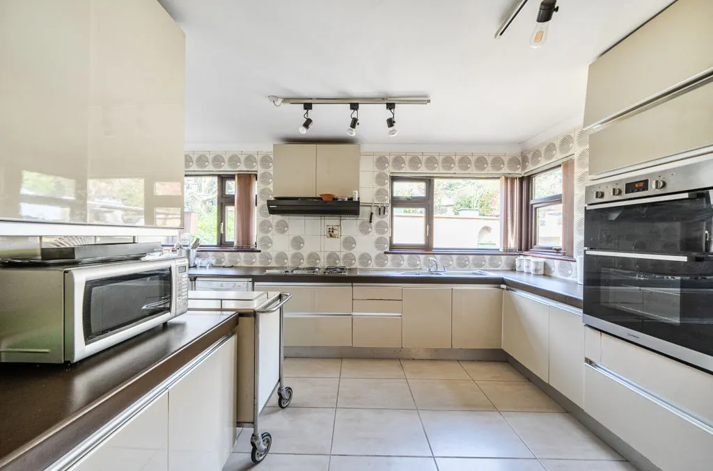 Brighton Road, Purley CR8 3AD, photo 6
