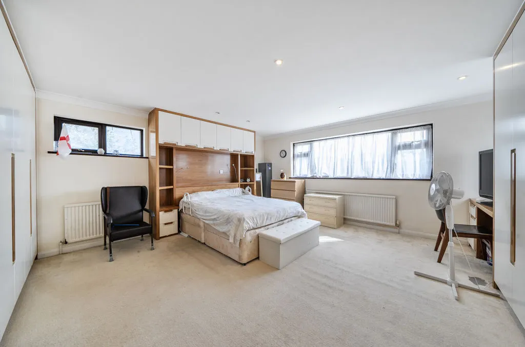 Brighton Road, Purley CR8 3AD, photo 8