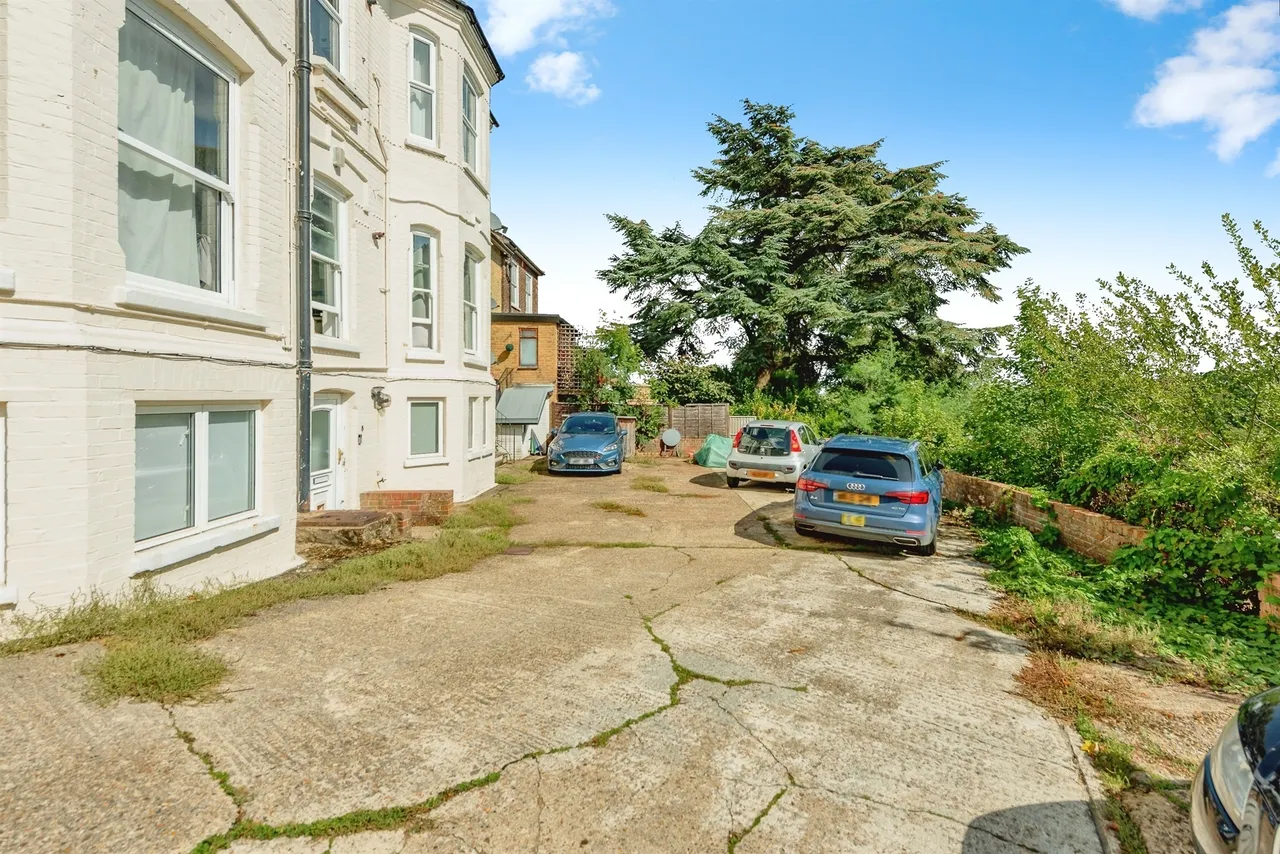 Ridgeway Road, Redhill, photo 10