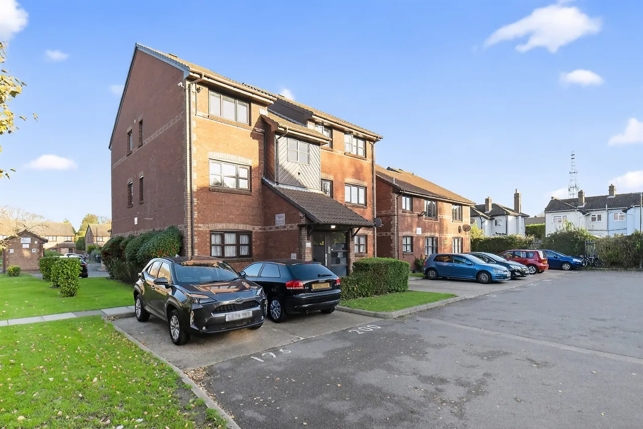 Lowry Crescent, Mitcham, CR4, photo 4