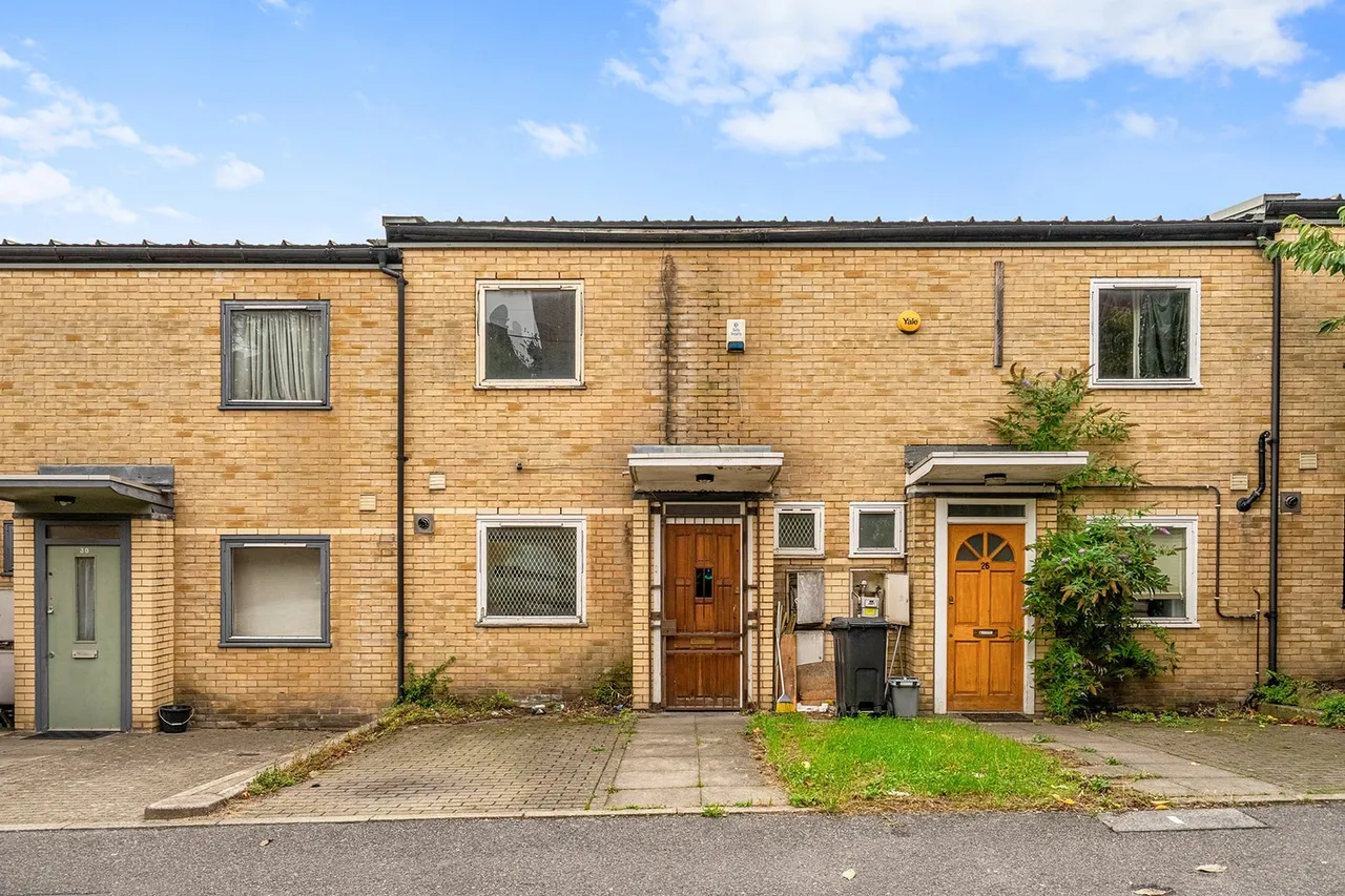 2 bed house for sale — 28 Milborne Street, London, E9 6RD
