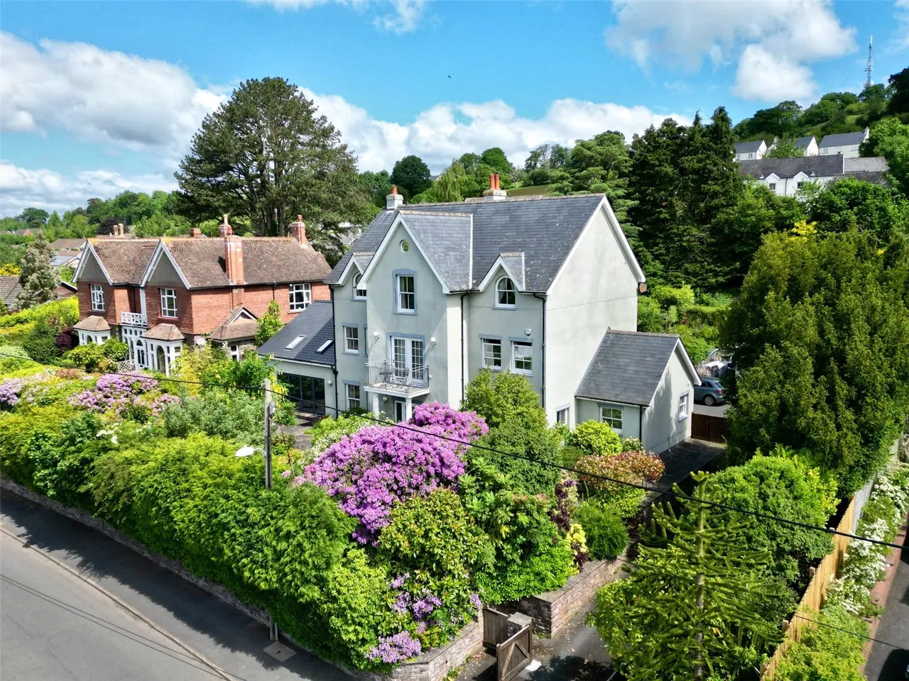 7 bed house for sale, Camden Road, Brecon
