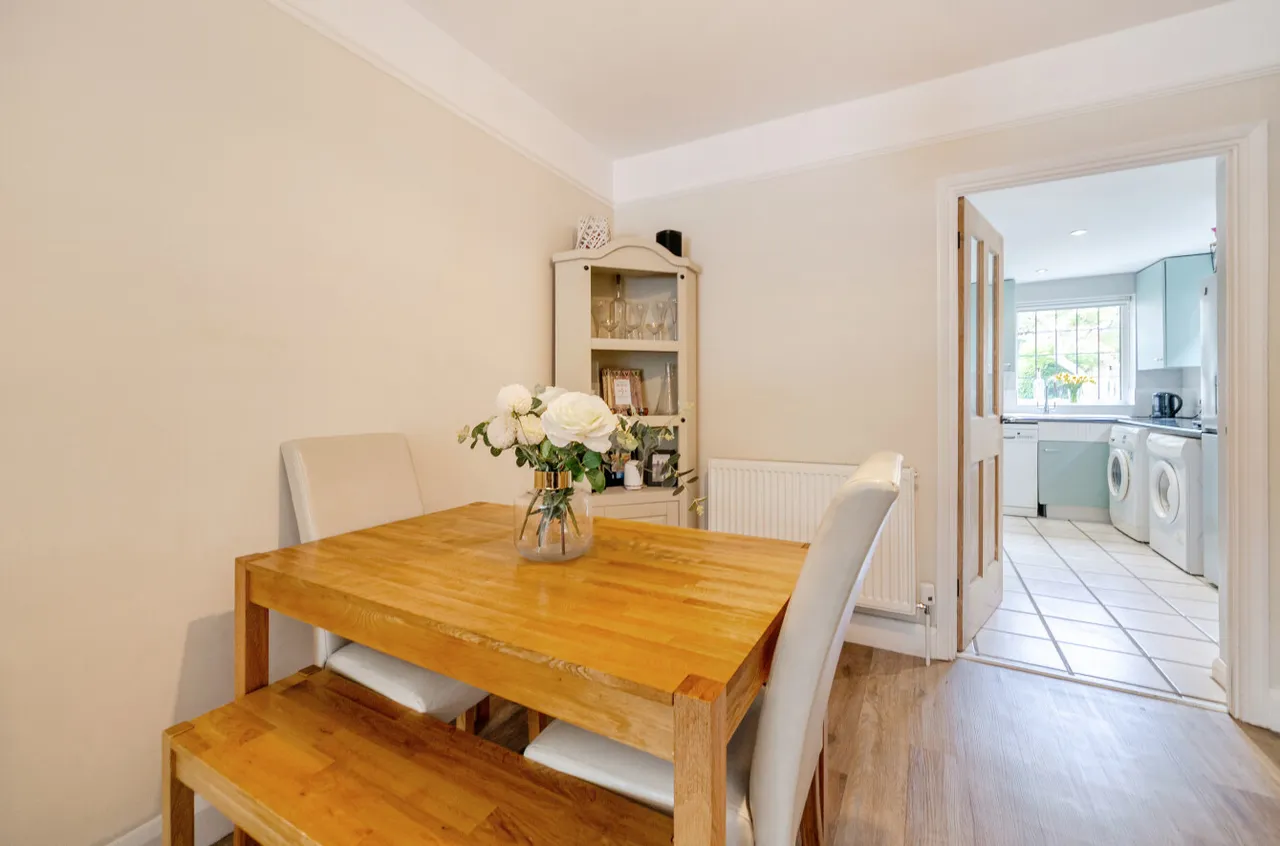 Fenns Lane, West End, Woking, Surrey, GU24 9QF, photo 5
