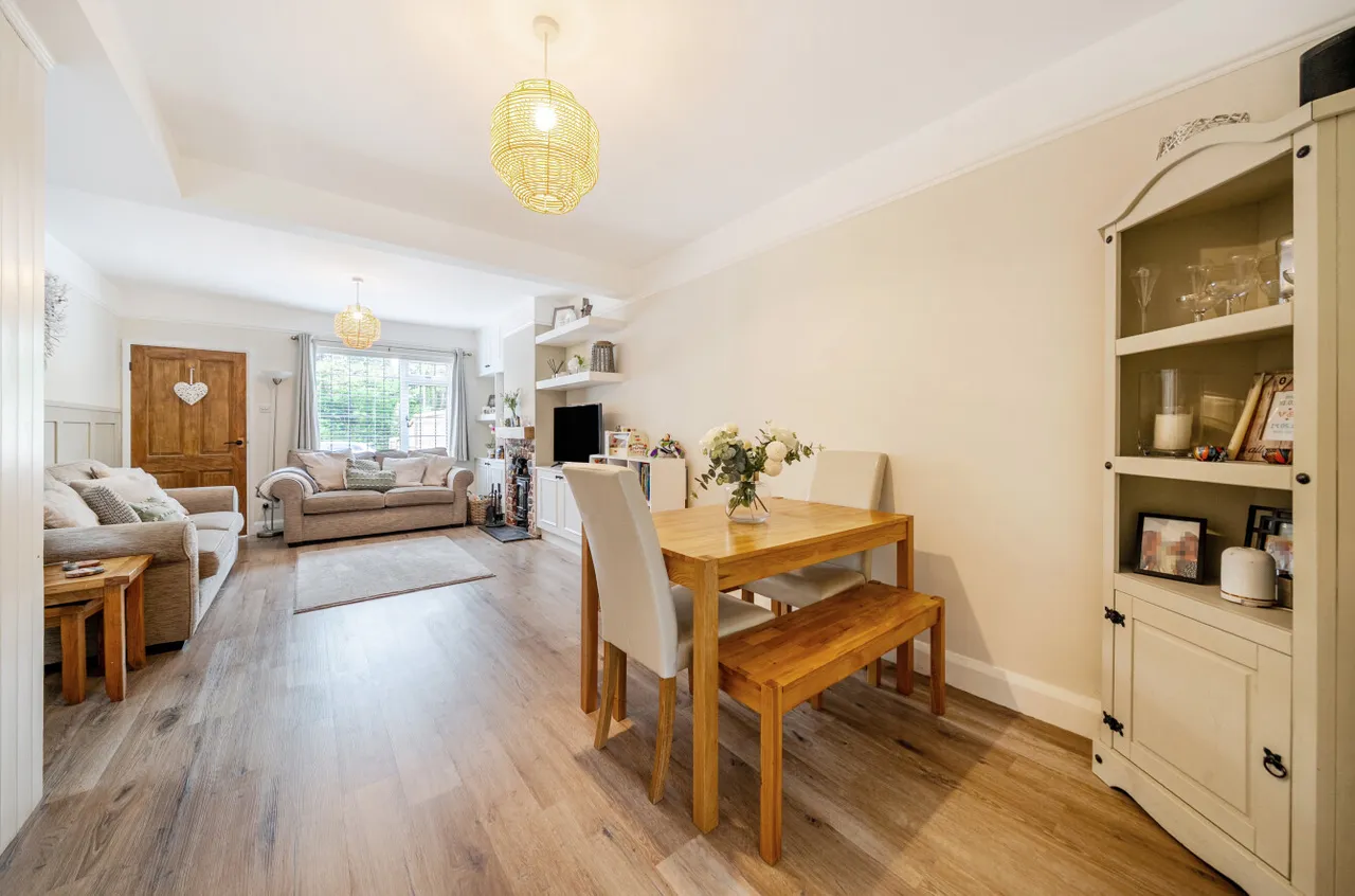 Fenns Lane, West End, Woking, Surrey, GU24 9QF, photo 4