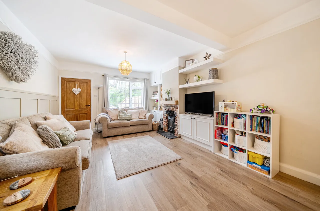 Fenns Lane, West End, Woking, Surrey, GU24 9QF, photo 2