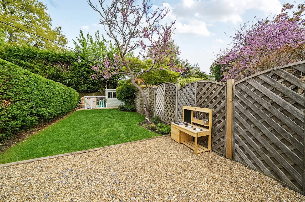 Fenns Lane, West End, Woking, Surrey, GU24 9QF, photo 10