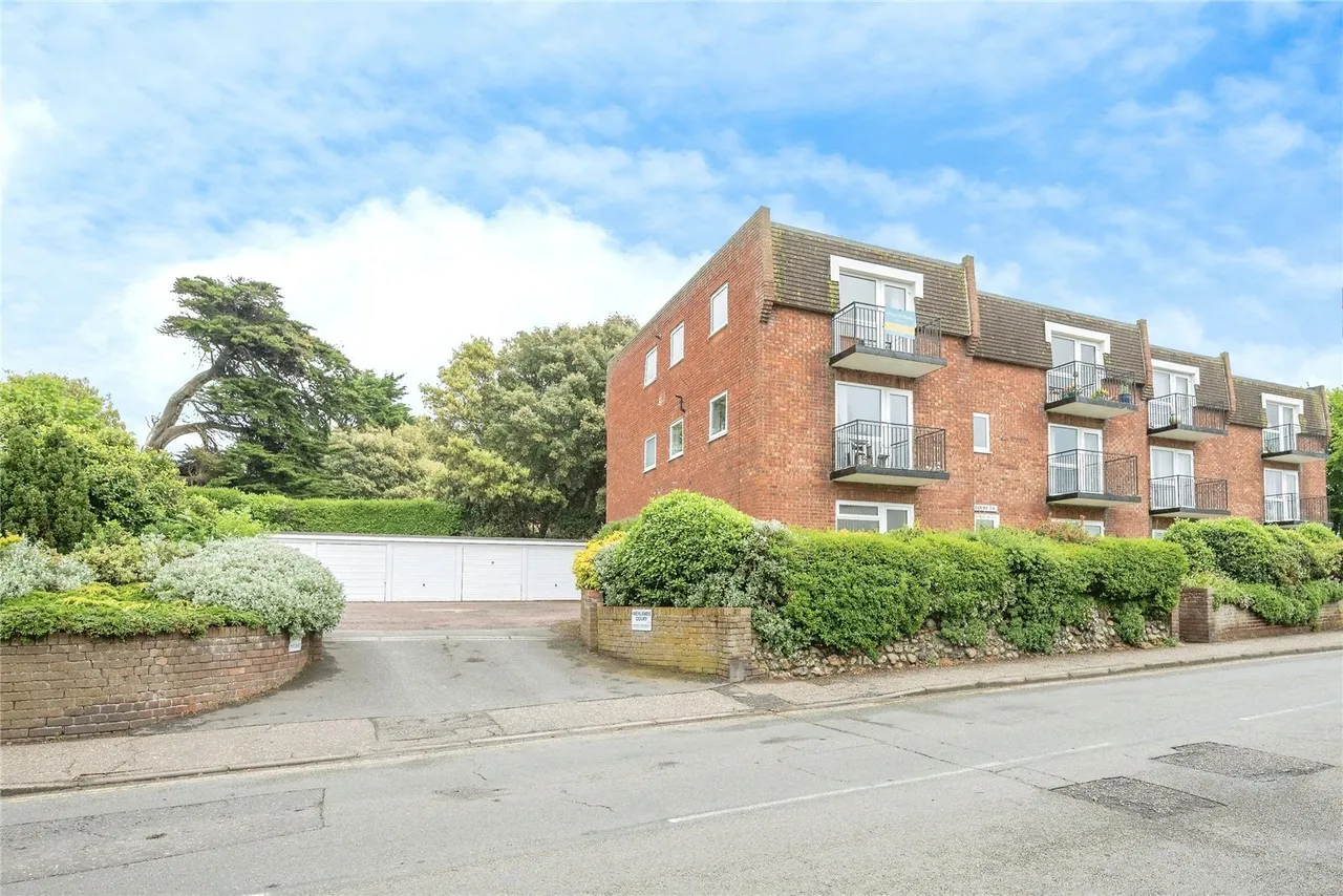 2 bed flat for sale — Overstrand Road, Cromer, Norfolk, NR27