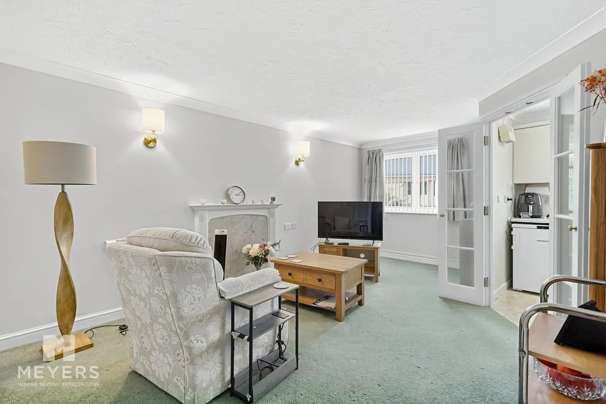 2 bed flat for sale, Regency Crescent, Christchurch, BH23
