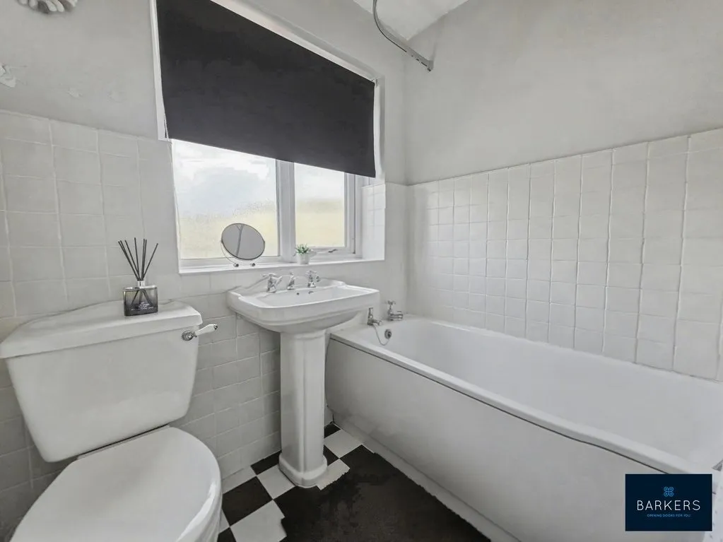 Bottoms Lane Birkenshaw, Bradford BD11 2NN, photo 8