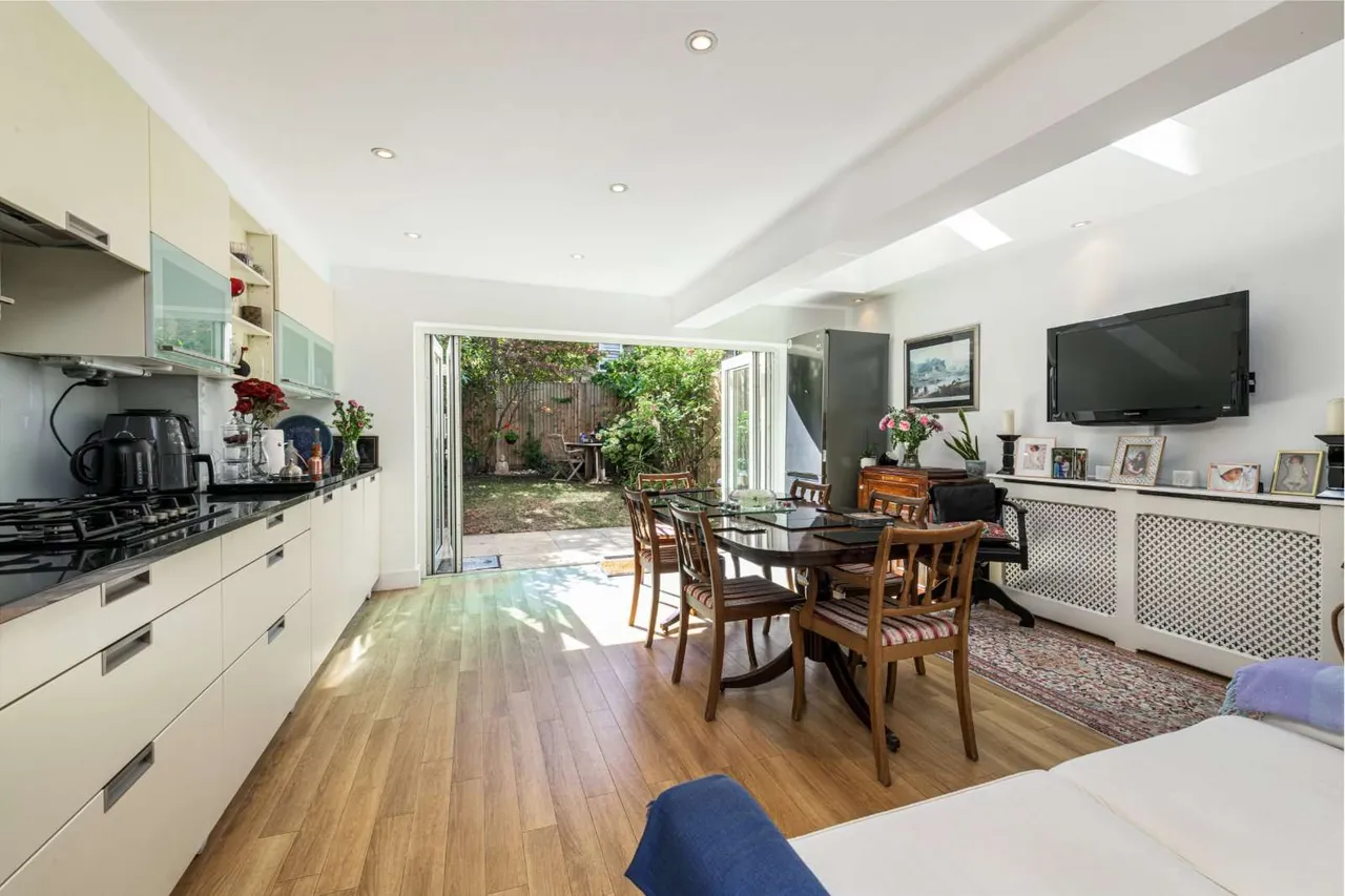 Shelgate Road, London, SW11 1BQ, photo 2