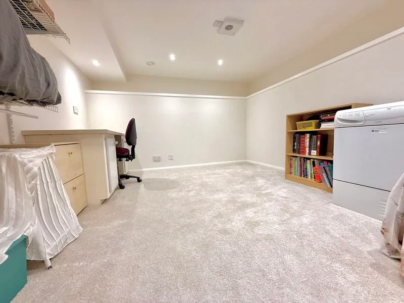 West Hill, Dunstable LU6 3PN, photo 6