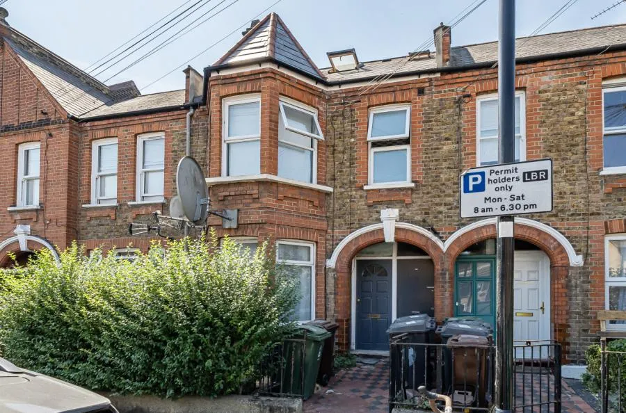 2 bed flat for sale, Hitcham Road, London, E17