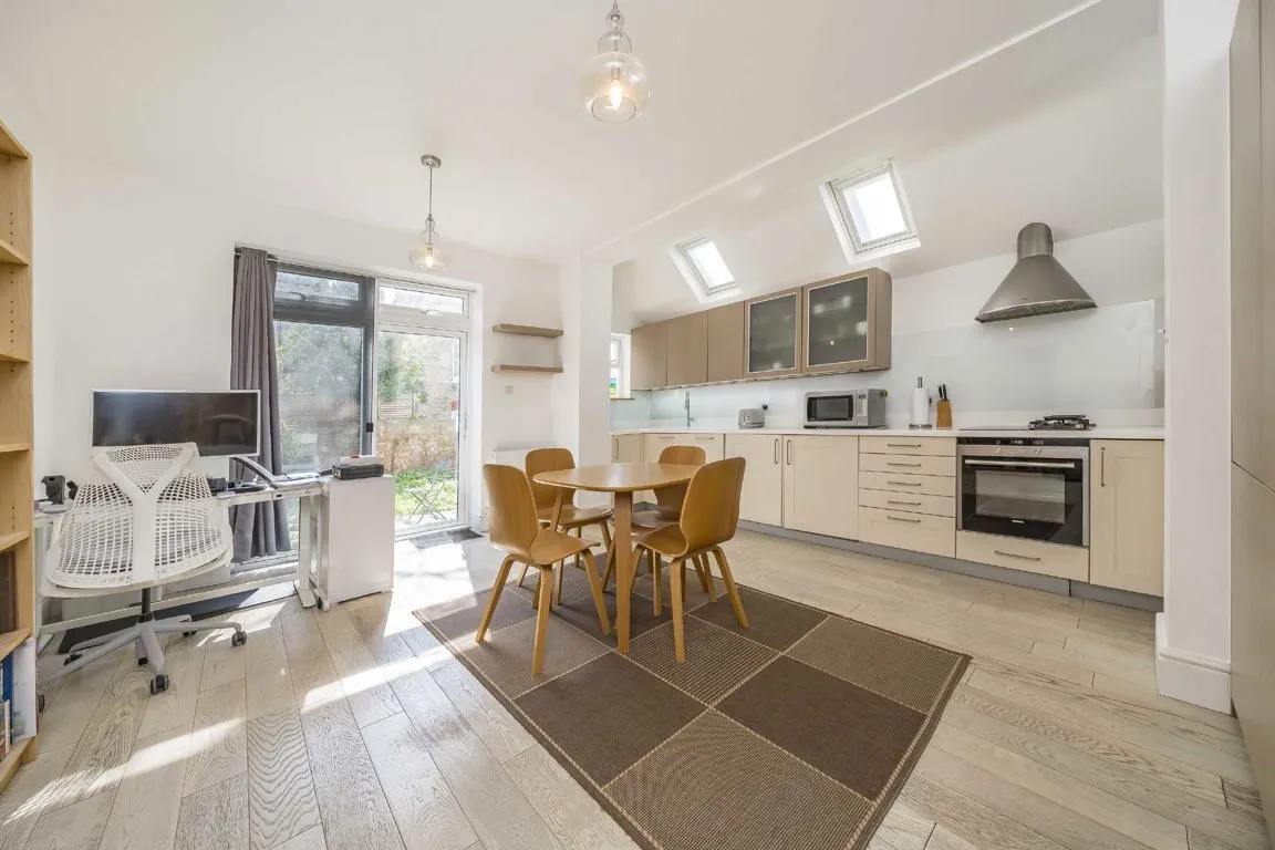 Norfolk House Road, SW16, photo 2