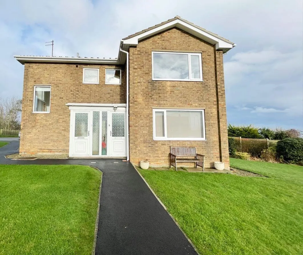2 bed flat for sale — St. Michaels Lane, Scarborough YO11 3AB