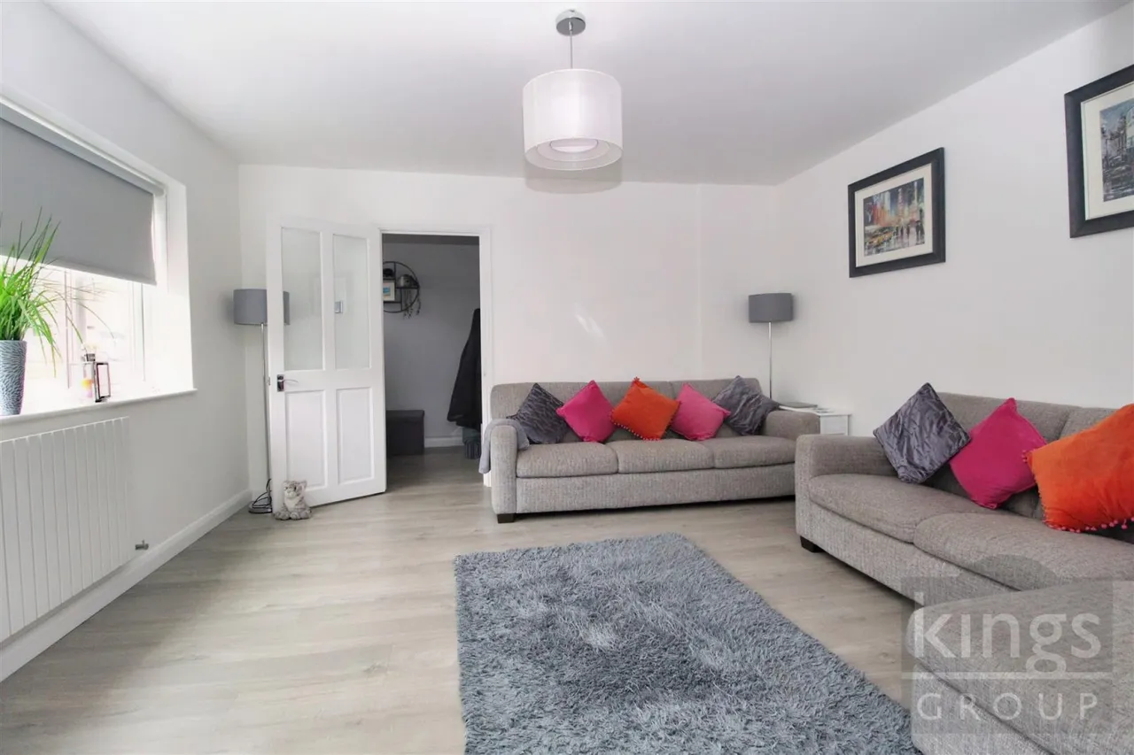 Tudor Avenue, Cheshunt, photo 3