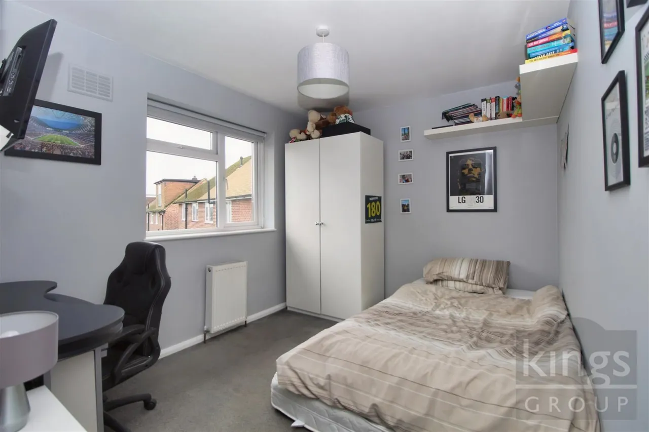 Tudor Avenue, Cheshunt, photo 10