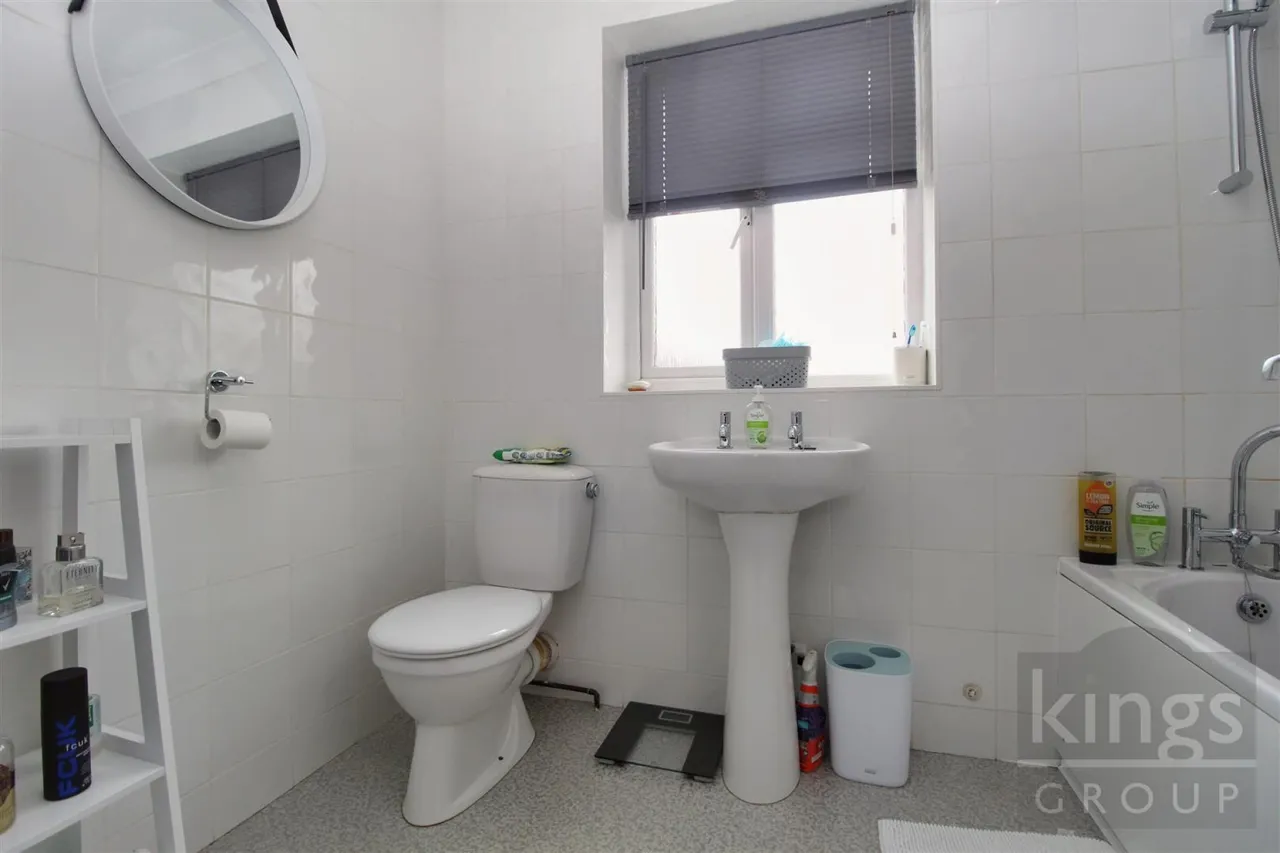 Tudor Avenue, Cheshunt, photo 12