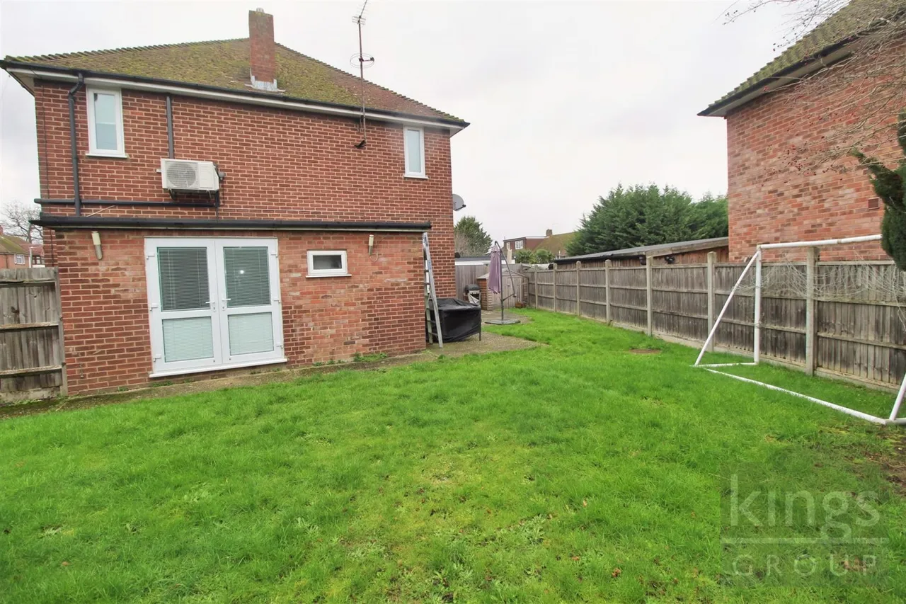Tudor Avenue, Cheshunt, photo 15