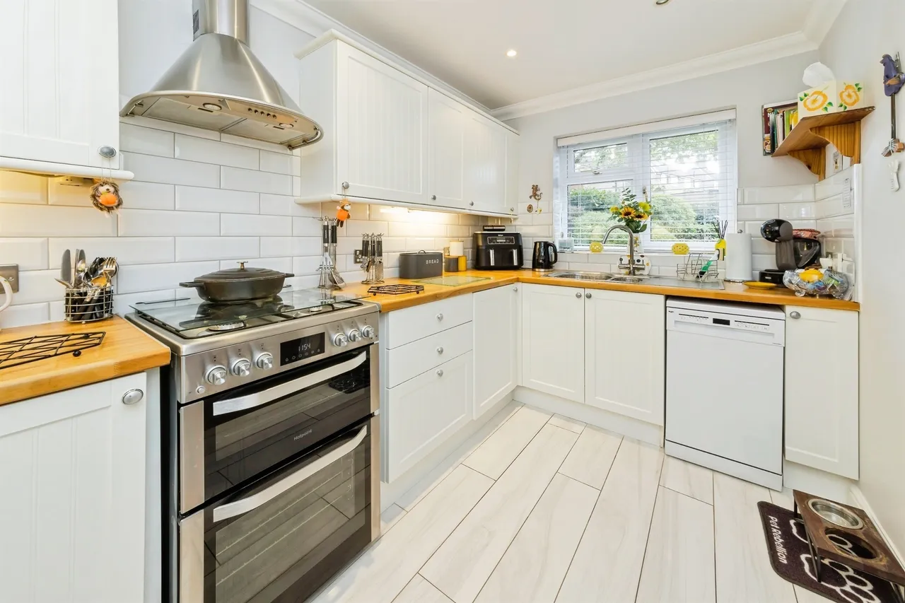 Priory Way, Haywards Heath, RH16, photo 14