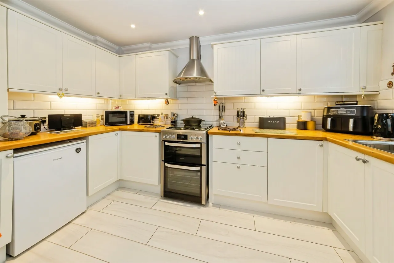 Priory Way, Haywards Heath, RH16, photo 5