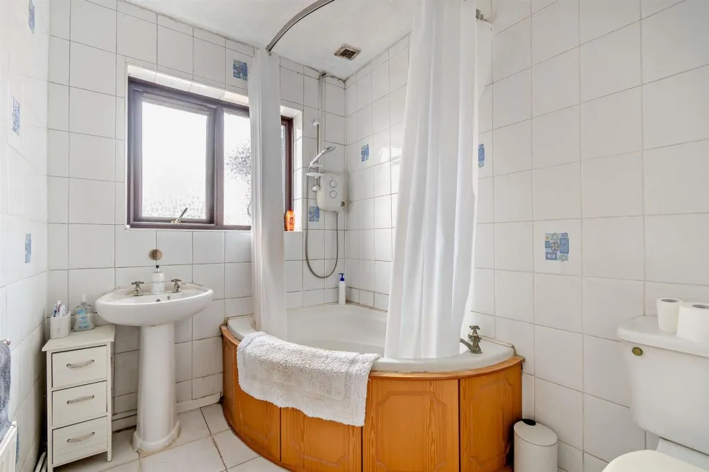 Colchester Road, Leicester, LE5, photo 18