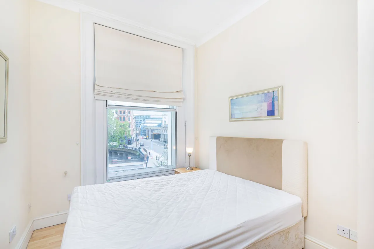 West Smithfield, Clerkenwell, EC1A, photo 4