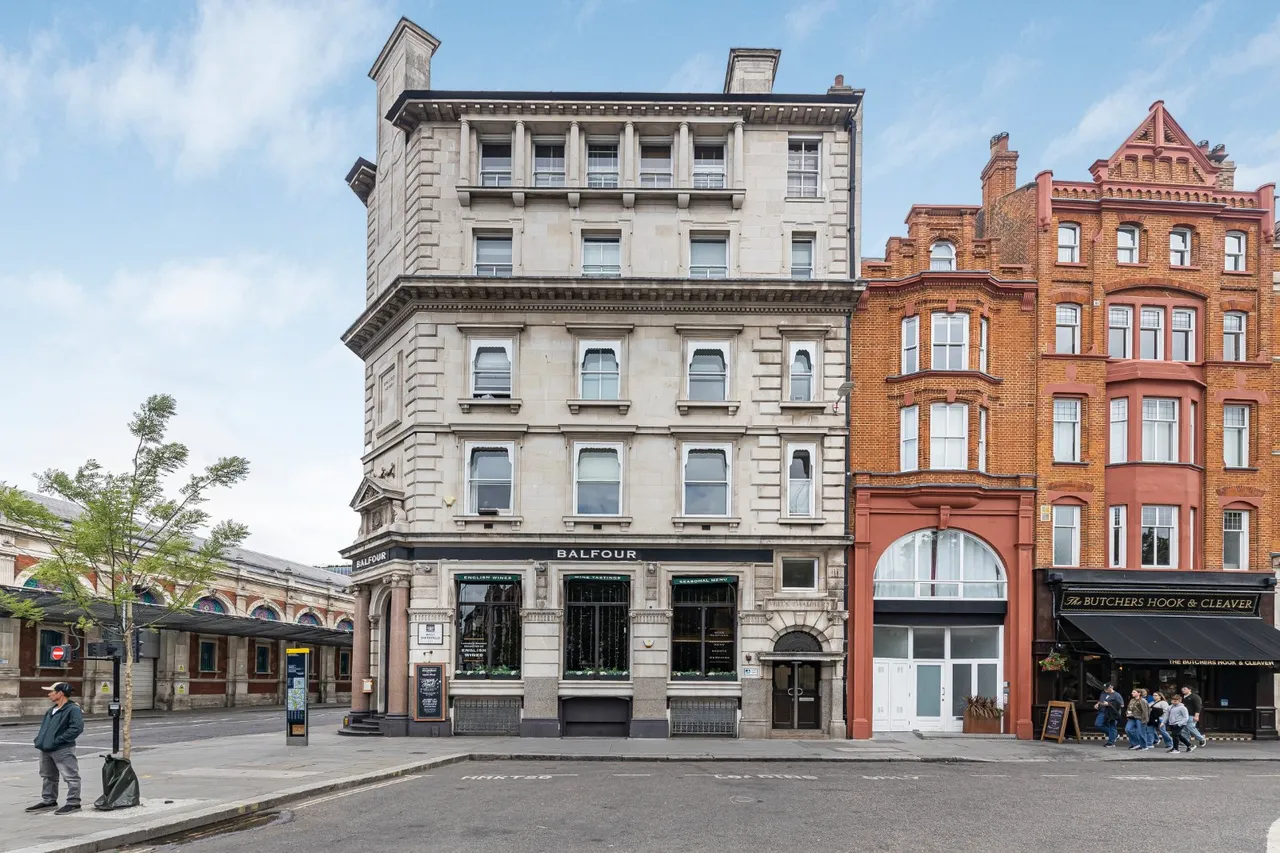 1 bed flat for sale, West Smithfield, Clerkenwell, EC1A
